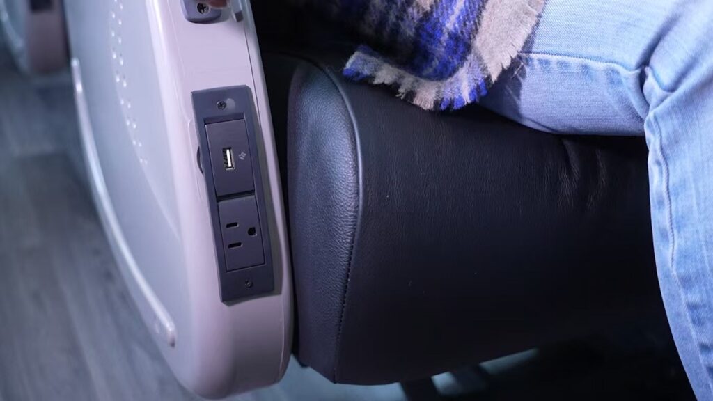 UniSky Express Prevost coach exterior and passenger entrance